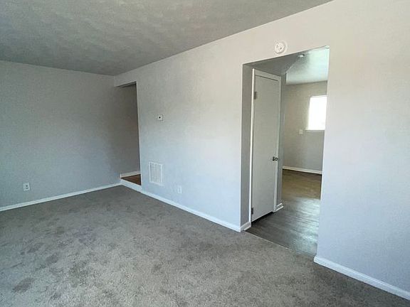 3rd image of 1625 W Pembroke Ave #31