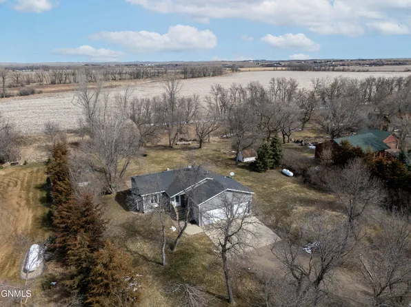 5800 Lariat Loop, Bismarck, ND 58503