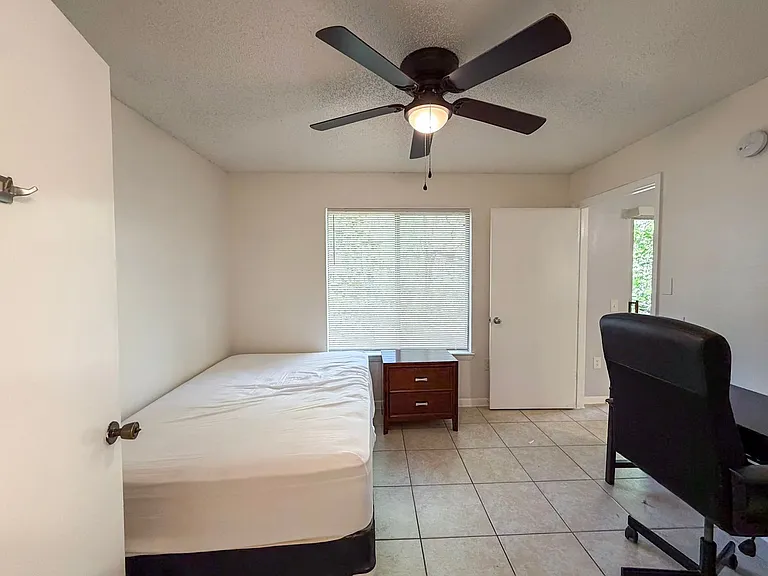 3921 SW 34th St #301 — Photo 21