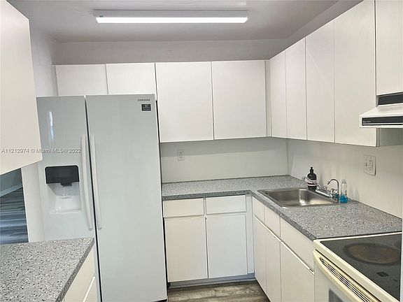 4th image of 9503 SW 88th Ter Unit 9503