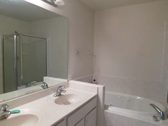 2nd image of 204 Fallsgrove Blvd Unit 19