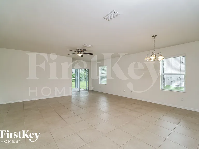 604 SW 6th Ave — Photo 7
