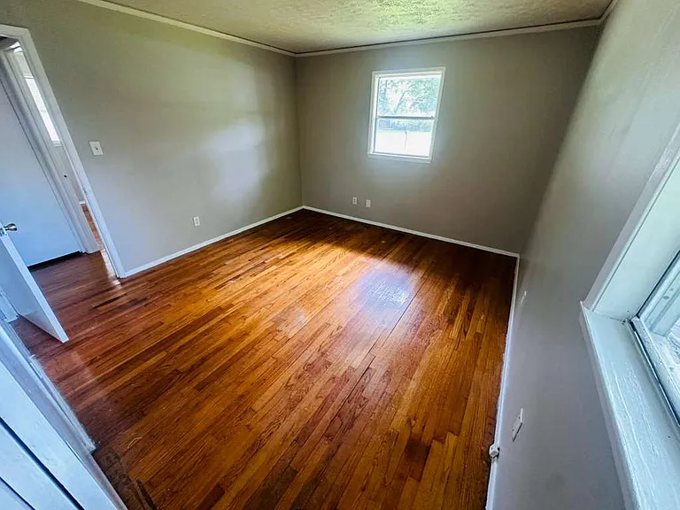 1822 Grove Hill Ln — Photo 7