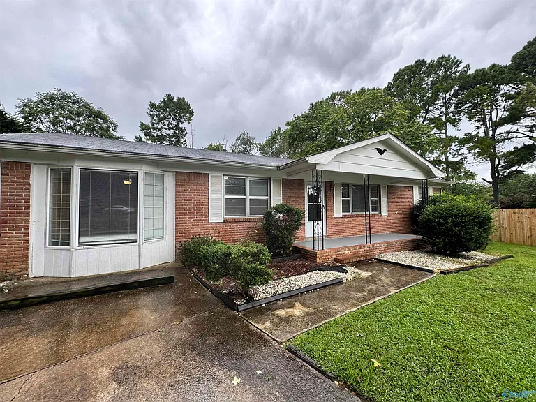 3812 Melody Cir NE — Photo 1