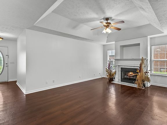 4th image of 929 Chaparral Dr