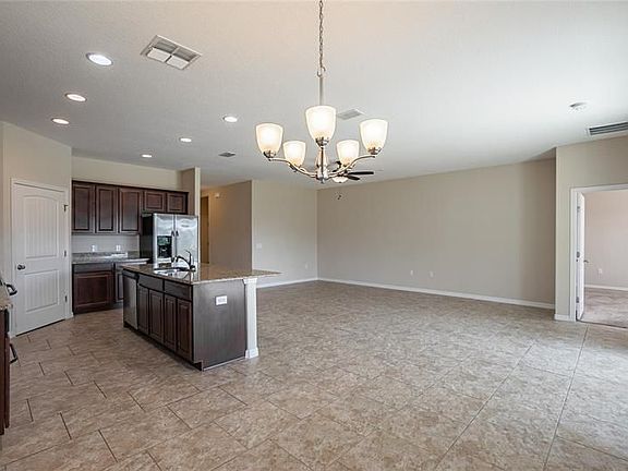 4th image of 515 Wilmont Ter