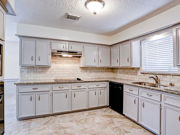 3rd image of 2919 Blue Glen Ln