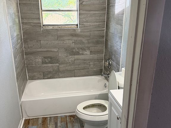 5th image of 2115 Broadway Ave