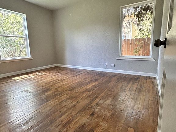 5th image of 806 Lee Hall