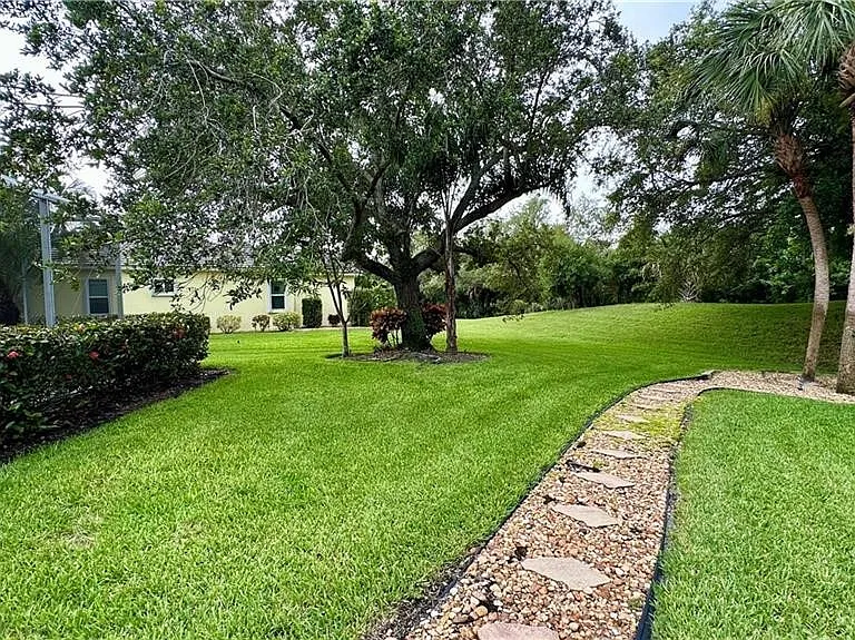 8850 Creek Run Dr — Photo 24