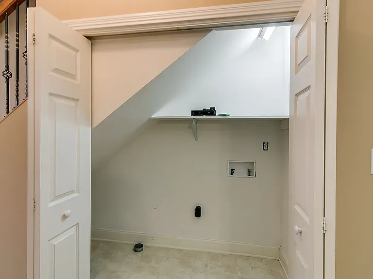 605 Anderson Dr — Photo 10