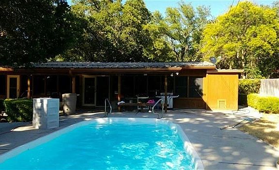2nd image of 4005 Glenwood Dr
