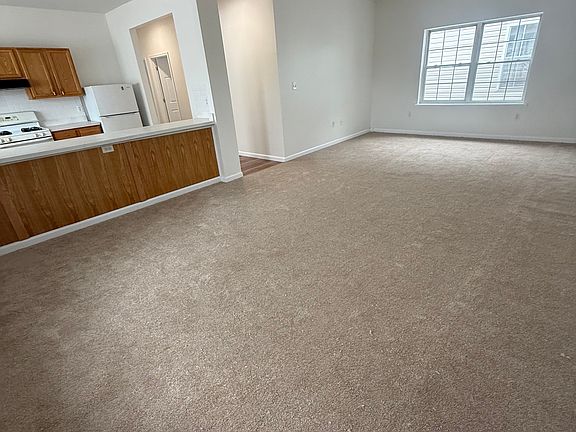2nd image of 56-58 Ridgewood Ave #3