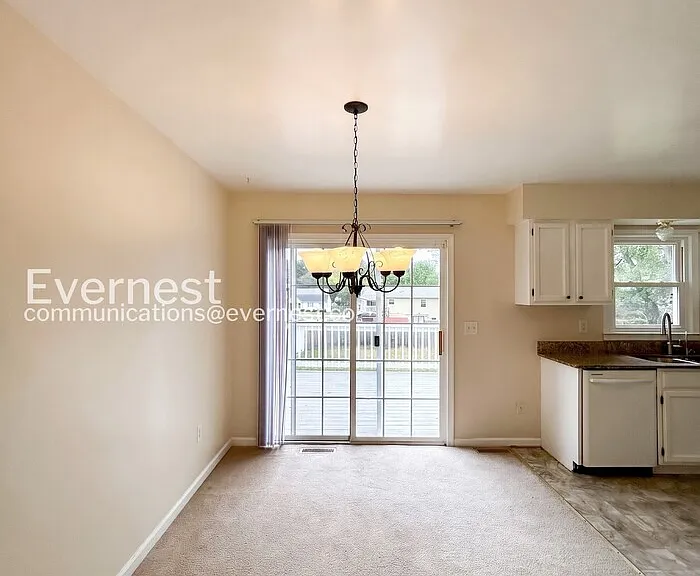 11406 Wentworth Ct — Photo 4