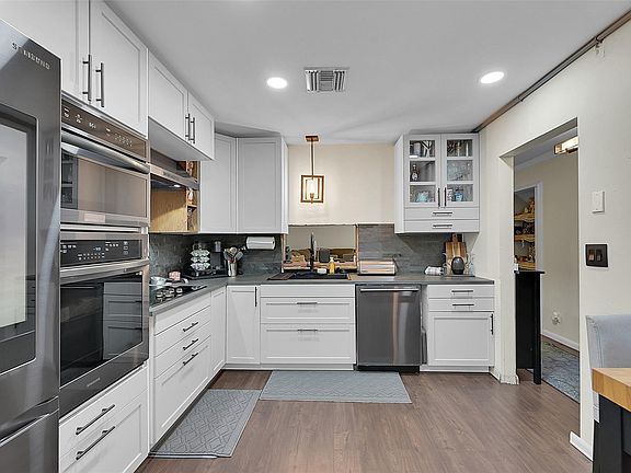 2nd image of 1301 Hampton Boulevard