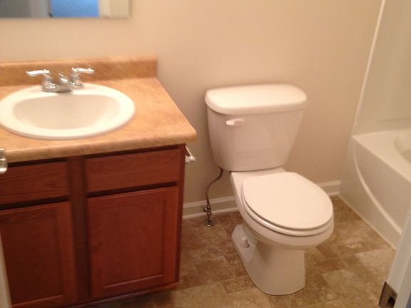 5th image of 416 Lemont Ln
