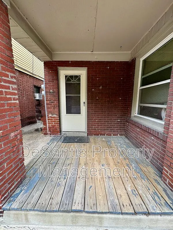 2 bed, 1.0 bath, $895 — Photo 3