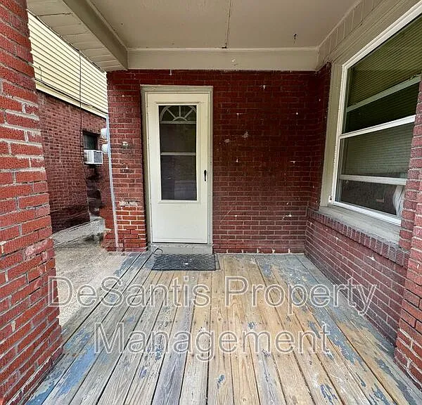 215 Spencer Ave #UPPER — Photo 3