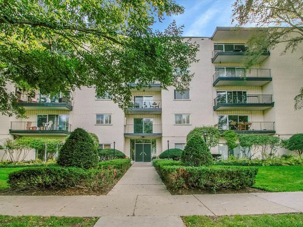 820 Oakton St APT 2B, Evanston, IL 60202