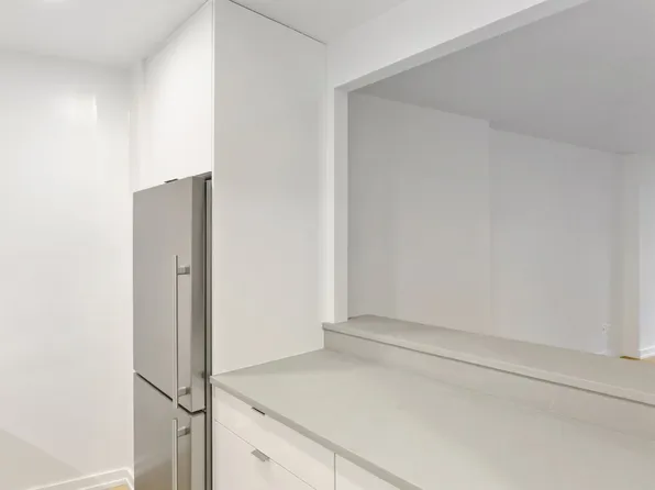 75 West End Avenue image 7 of 35