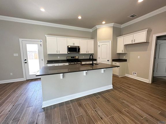 3rd image of 156 Oriole St