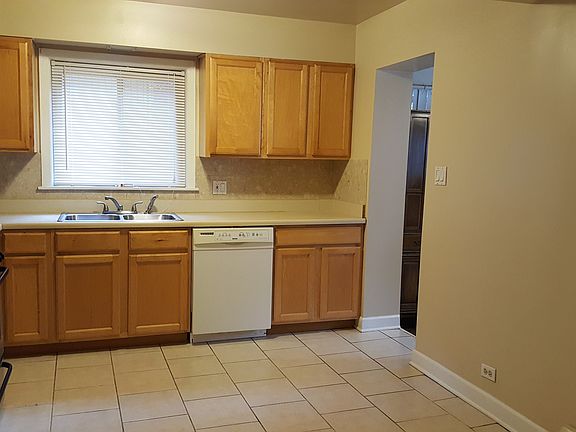4th image of 7424 N Winchester Ave APT 1S