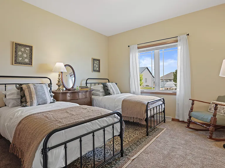 1016 Peterson Dr — Photo 35