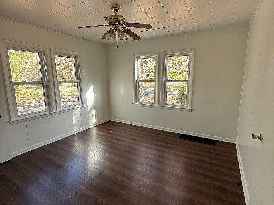 2nd image of 1852 N Audubon Rd