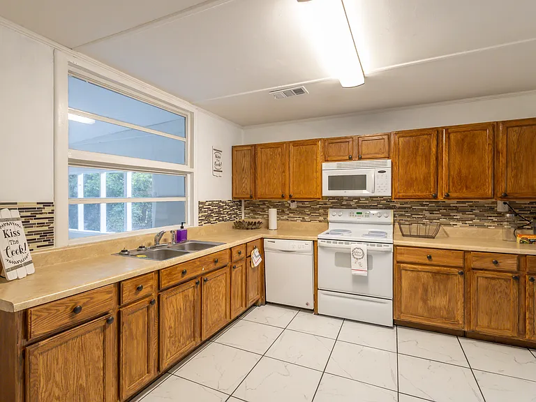 120 Vinson Dr — Photo 6