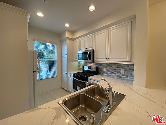5th image of 6020 Seabluff Dr Unit 302
