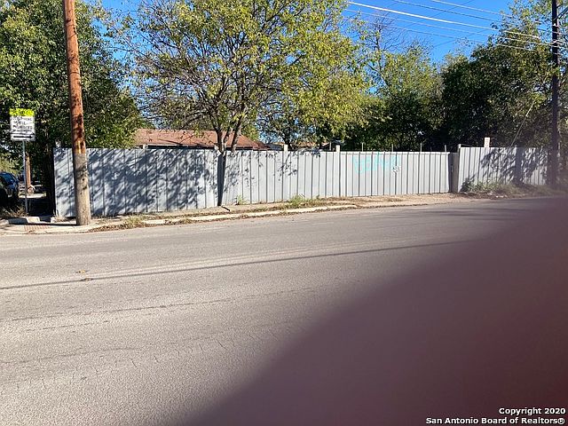 1st image of 2042 Lyons St