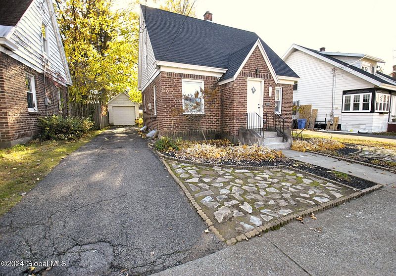 2nd image of 18 Maplewood Avenue