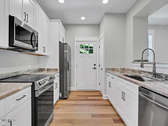 5th image of 251 Victory Gardens Drive