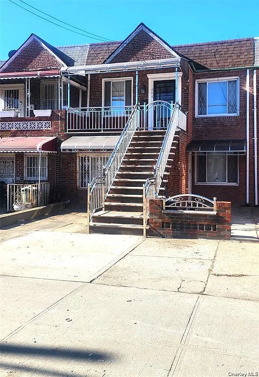 2 bed, 1.0 bath, 2332 sqft, $3,000 — Photo 1
