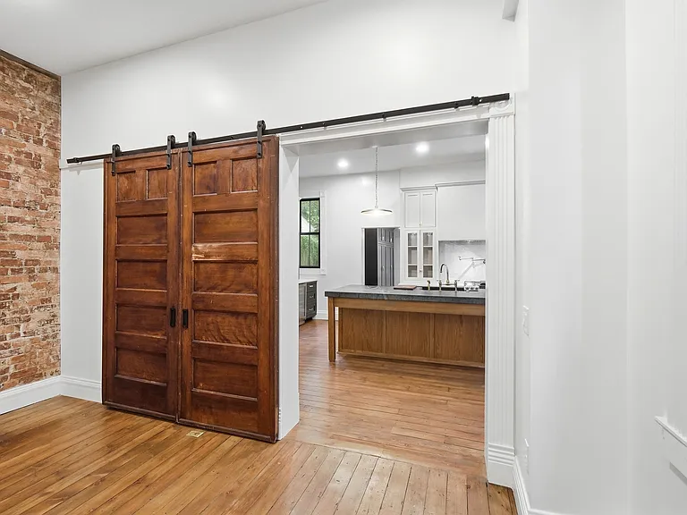 811 Monroe St — Photo 11