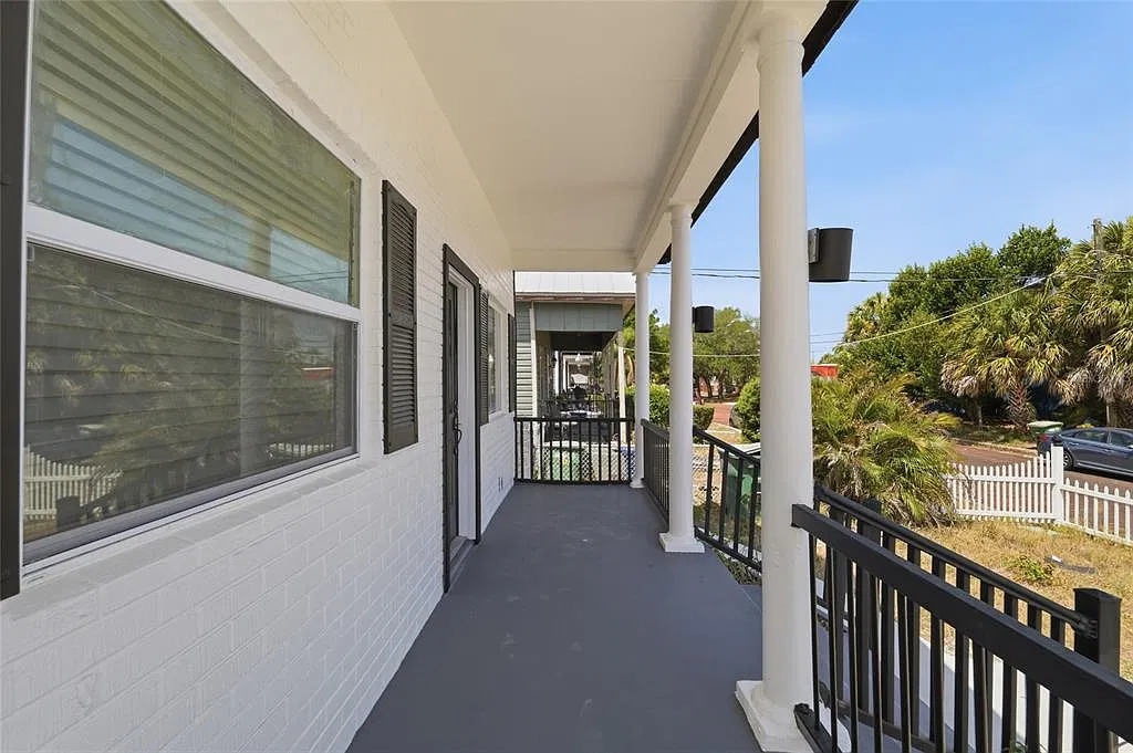 3 bed, 1.0 bath, 992 sqft, $2,400 — Photo 4