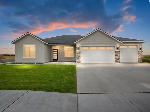 8813 Dusty Maiden Dr, Pasco, WA 99301