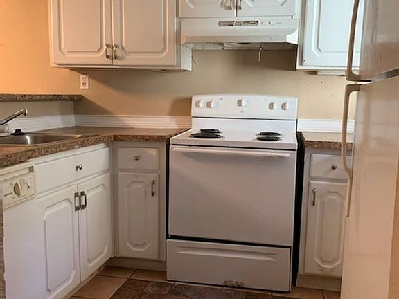 5th image of 107 Scottsdale Sq