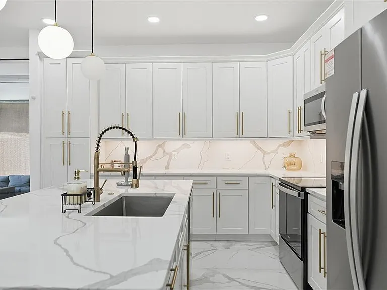2075 Jewell Ave — Photo 23
