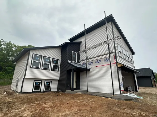 248 Dakota Ave, Roberts, WI 54023