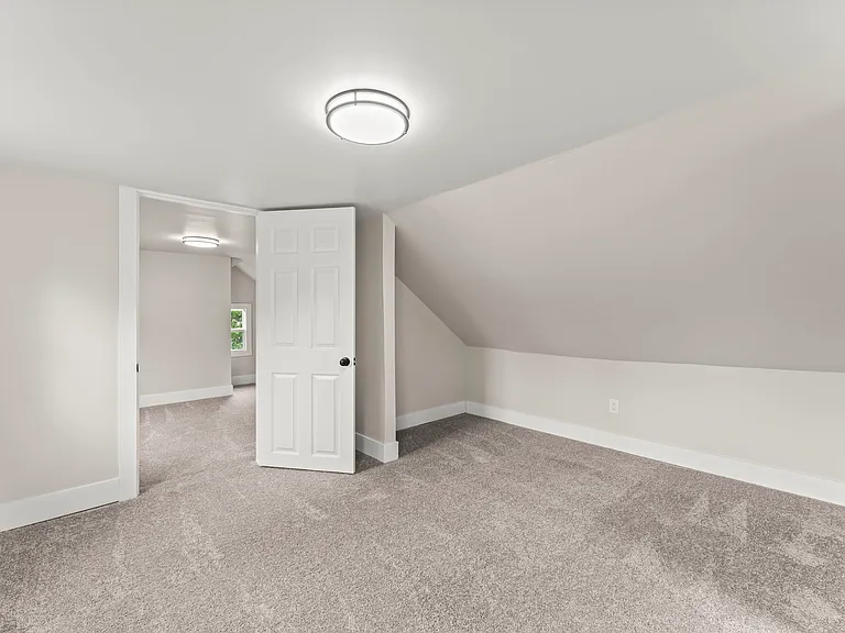 1021 S Maple Ave — Photo 17