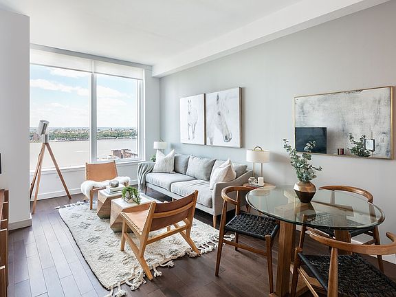 3rd image of 515 W 36th St APT 25E