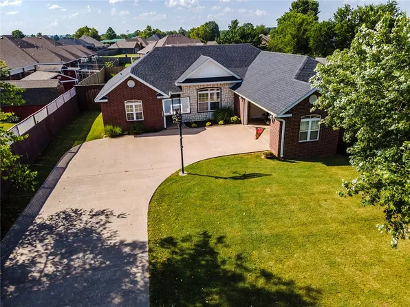 708 Herron St, Prairie Grove, AR 72753