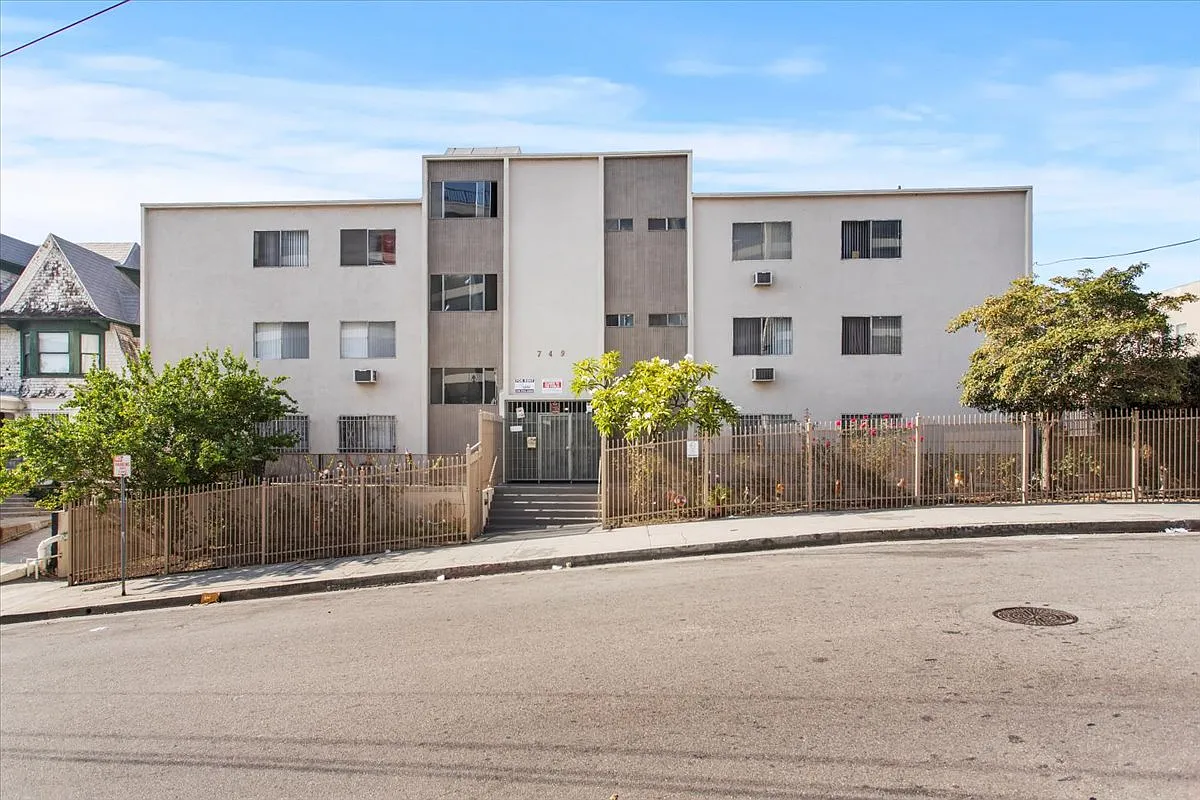 749 Garland Ave — Photo 2