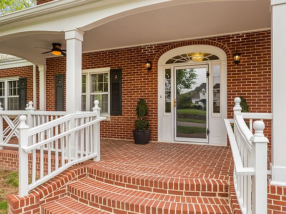 2nd image of 205 Brookwood Dr