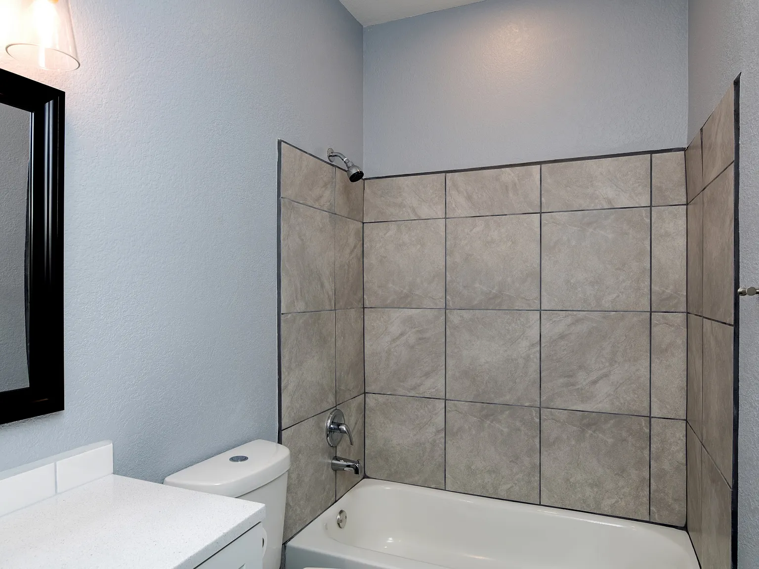3 bed, 1004 sqft, $1,950 — Photo 3
