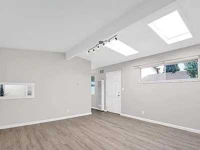 3271 Alma St — Photo 3