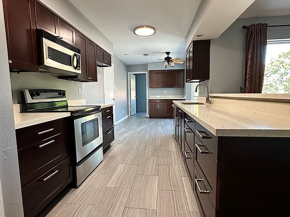 2nd image of 2848 Oxford Ln