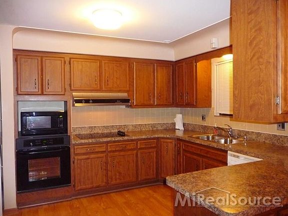 5th image of 29455 Geraldine Dr