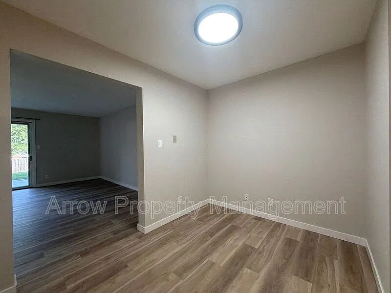 2 bed, 1.0 bath, $950 — Photo 3